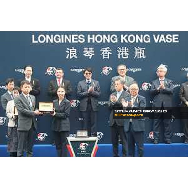 LHKIR 2022 - Hong Kong , Sha Tin racecourse Damien Lane on Win Marilyn wins the LONGINES Hong Kong Vase 2022 - ph.Stefano Grasso/Longines - 01SG6784.JPG