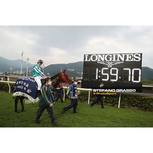 LHKIR 2022 - Hong Kong , Sha Tin racecourse James McDonald, Longines World\'s Best Jockey 2022, wins on Romantic Warrior the LONGINES Hong Kong Cup 2022 - ph.Stefano Grasso/Longines - 01SG2108.JPG