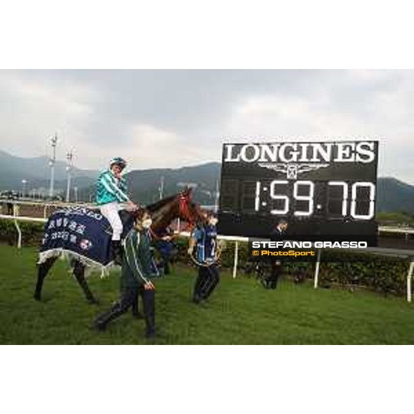 LHKIR 2022 - Hong Kong , Sha Tin racecourse James McDonald, Longines World\'s Best Jockey 2022, wins on Romantic Warrior the LONGINES Hong Kong Cup 2022 - ph.Stefano Grasso/Longines - 01SG2110.JPG