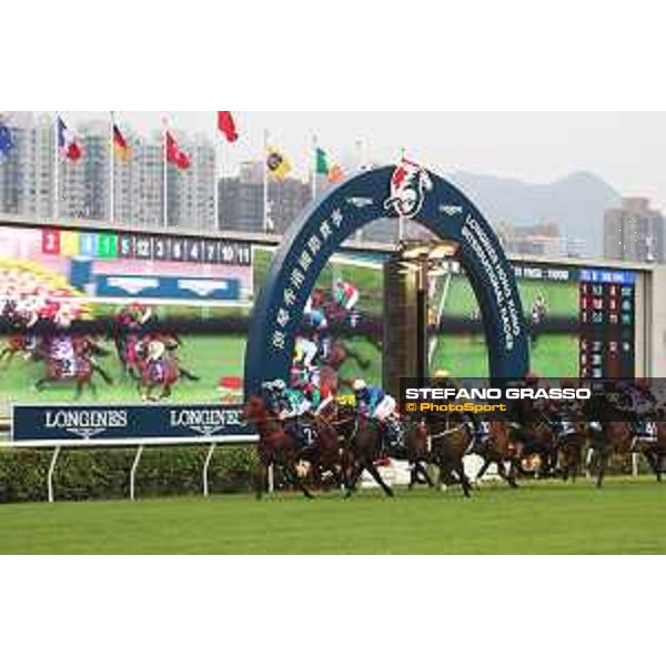 LHKIR 2022 - Hong Kong , Sha Tin racecourse James McDonald, Longines World\'s Best Jockey 2022, wins on Romantic Warrior the LONGINES Hong Kong Cup 2022 - ph.Stefano Grasso/Longines - 01SG8281.JPG