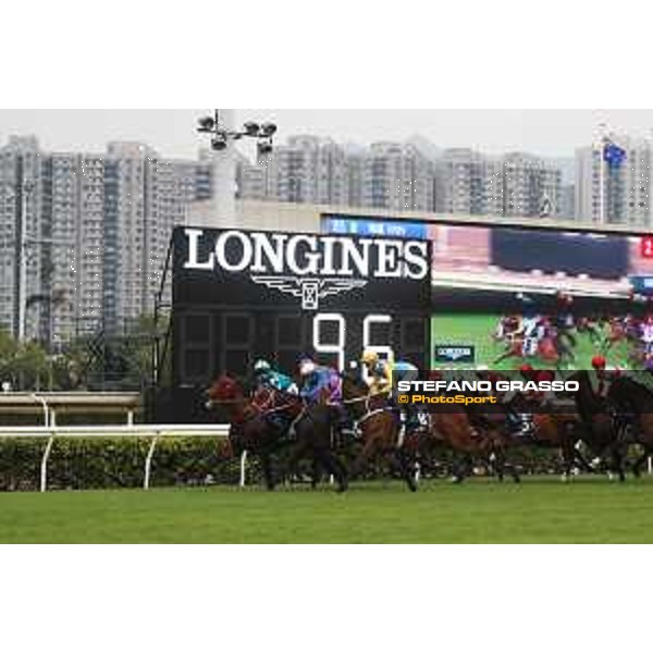 LHKIR 2022 - Hong Kong , Sha Tin racecourse James McDonald, Longines World\'s Best Jockey 2022, wins on Romantic Warrior the LONGINES Hong Kong Cup 2022 - ph.Stefano Grasso/Longines - 01SG8291.JPG
