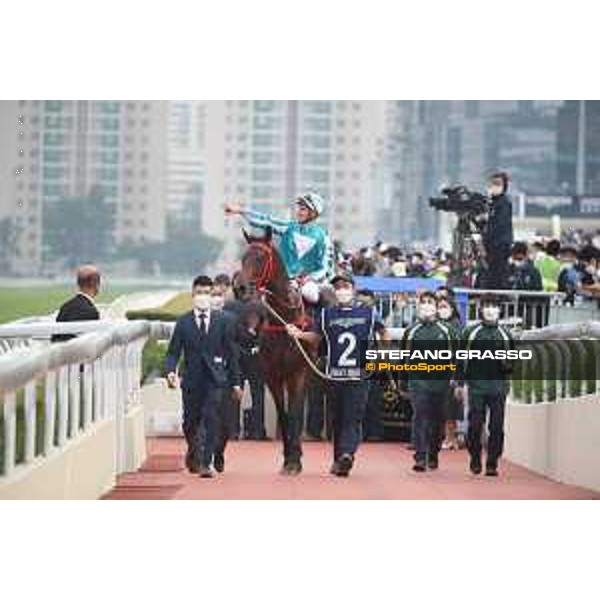 LHKIR 2022 - Hong Kong , Sha Tin racecourse James McDonald, Longines World\'s Best Jockey 2022, wins on Romantic Warrior the LONGINES Hong Kong Cup 2022 - ph.Stefano Grasso/Longines - 01SG8514.JPG