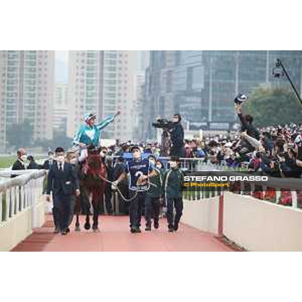LHKIR 2022 - Hong Kong , Sha Tin racecourse James McDonald, Longines World\'s Best Jockey 2022, wins on Romantic Warrior the LONGINES Hong Kong Cup 2022 - ph.Stefano Grasso/Longines - 01SG8529.JPG