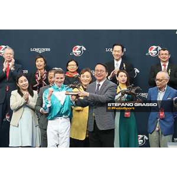 LHKIR 2022 - Hong Kong , Sha Tin racecourse James McDonald, Longines World\'s Best Jockey 2022, wins on Romantic Warrior the LONGINES Hong Kong Cup 2022 - ph.Stefano Grasso/Longines - 01SG8803.JPG