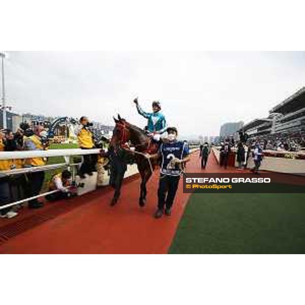 LHKIR 2022 - Hong Kong , Sha Tin racecourse James McDonald, Longines World\'s Best Jockey 2022, wins on Romantic Warrior the LONGINES Hong Kong Cup 2022 - ph.Stefano Grasso/Longines - 02SG0020.JPG