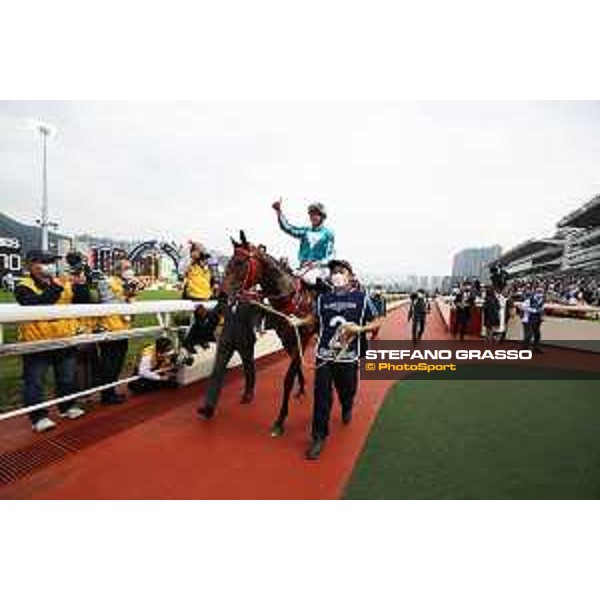LHKIR 2022 - Hong Kong , Sha Tin racecourse James McDonald, Longines World\'s Best Jockey 2022, wins on Romantic Warrior the LONGINES Hong Kong Cup 2022 - ph.Stefano Grasso/Longines - 02SG0023.JPG