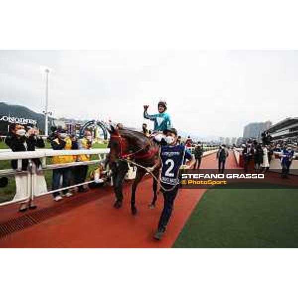 LHKIR 2022 - Hong Kong , Sha Tin racecourse James McDonald, Longines World\'s Best Jockey 2022, wins on Romantic Warrior the LONGINES Hong Kong Cup 2022 - ph.Stefano Grasso/Longines - 02SG0026.JPG