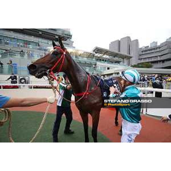 LHKIR 2022 - Hong Kong , Sha Tin racecourse James McDonald, Longines World\'s Best Jockey 2022, wins on Romantic Warrior the LONGINES Hong Kong Cup 2022 - ph.Stefano Grasso/Longines - 02SG0039.JPG