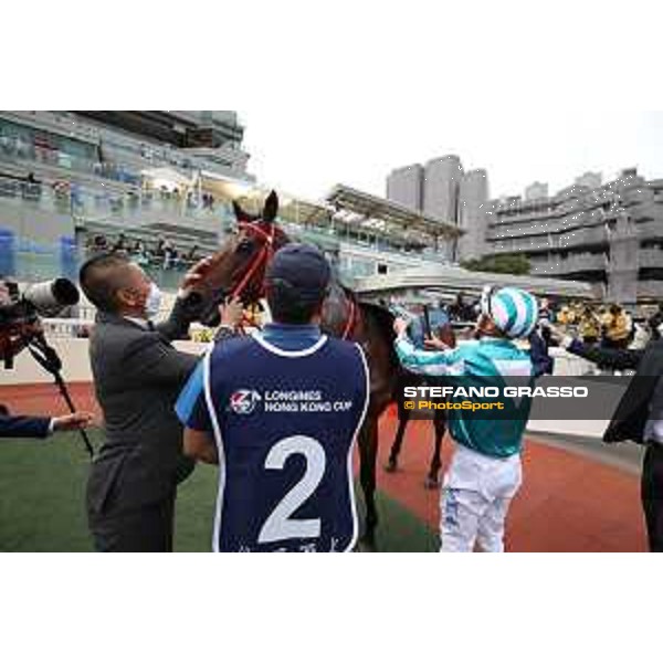 LHKIR 2022 - Hong Kong , Sha Tin racecourse James McDonald, Longines World\'s Best Jockey 2022, wins on Romantic Warrior the LONGINES Hong Kong Cup 2022 - ph.Stefano Grasso/Longines - 02SG0055.JPG