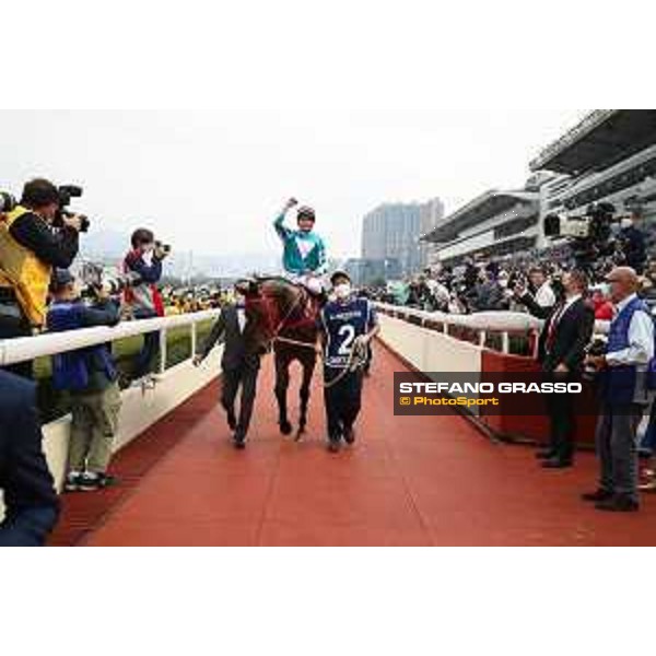 LHKIR 2022 - Hong Kong , Sha Tin racecourse James McDonald, Longines World\'s Best Jockey 2022, wins on Romantic Warrior the LONGINES Hong Kong Cup 2022 - ph.Stefano Grasso/Longines - 02SG9984.JPG