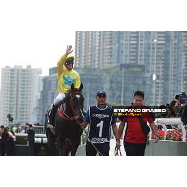 Longines Hong Kong International Races of Hong Kong - - Hong Kong, Sha Tin - 10 December 2023 - ph.Stefano Grasso/Longines Zac Purton on Lucky Sweynesse wins the Longines Hong Kong Sprint
