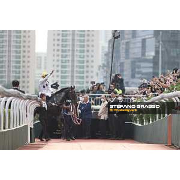 Longines Hong Kong International Races of Hong Kong - - Hong Kong, Sha Tin - 10 December 2023 - ph.Stefano Grasso/Longines Vincent Ho on Golden Sixty wins the Longines Hong Kong Mile