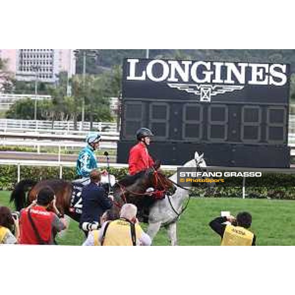Longines Hong Kong International Races of Hong Kong - - Hong Kong, Sha Tin - 10 December 2023 - ph.Stefano Grasso/Longines James McDonald on Romantic Warrior wins the Longines Hong Kong Cup