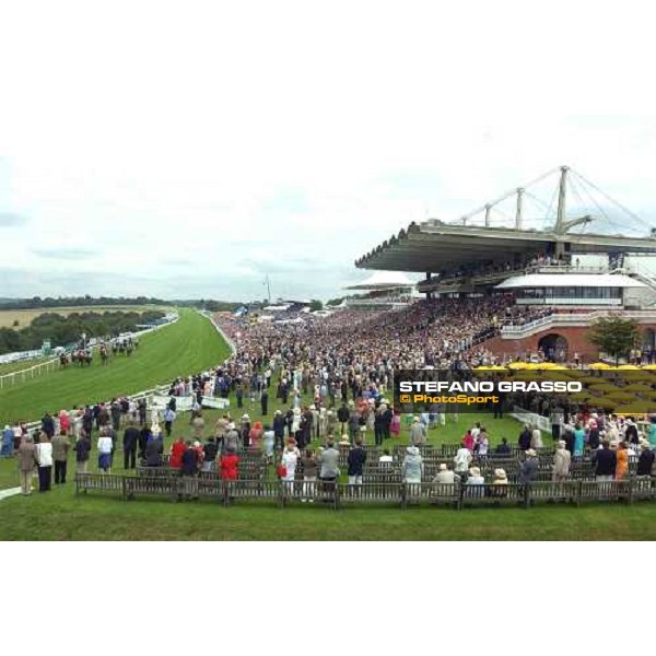 \'overview of the crowd at LAdies Day at Glorious Goodwood Goodwood, july 31 2003-ph.Stefano Grasso\' 