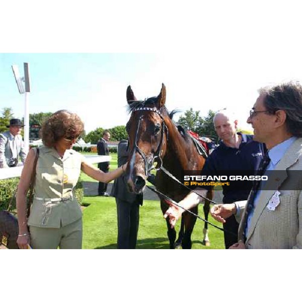 Emma and Paolo Agostini with Le Vie dei Colori in the winner enclosure of The Cantor Odds Sussex Stakes Glorious Goodwood 28 th july 2004 ph. Stefano Grasso