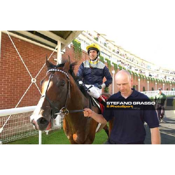 Le Vie dei Colori with Darryl Holland and the groom Gary Smith, after third place in The Cantor Odds Sussex Stakes Glorious Goodwood 28 th july 2004 ph. Stefano Grasso