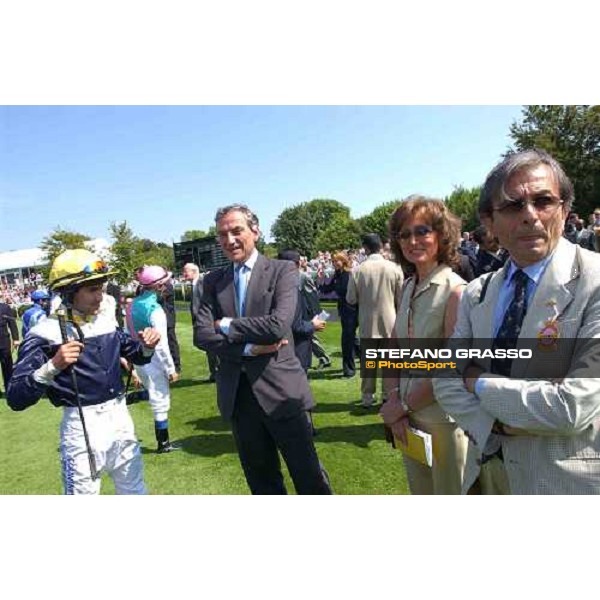 Darryl Holland, Luca Cumani, Emma and Paolo Agostini in the parade ring of The Cantor Odds Sussex Stakes Glorious Goodwood 28 th july 2004 ph. Stefano Grasso