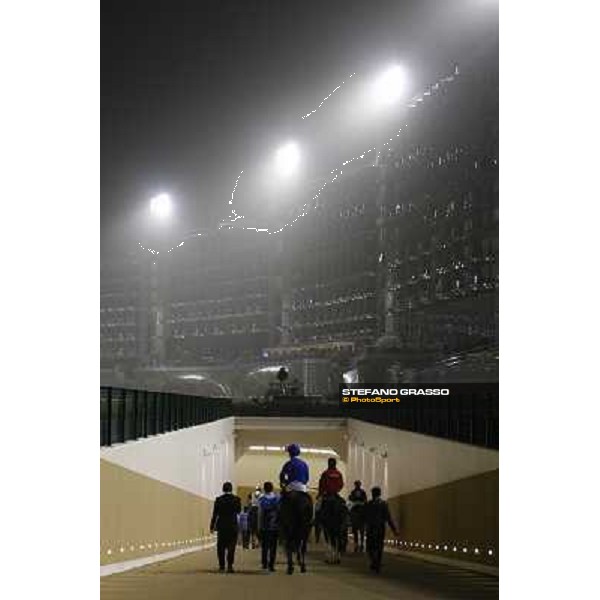 Runners enter the tunnel to go to the track at Meydan Dubai - Meydan, 5th march 2010 ph. Stefano Grasso