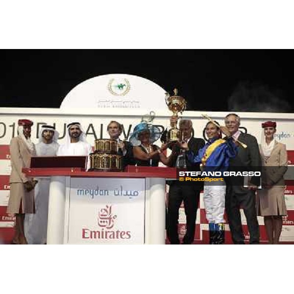 the winning connection of Gloria de Campeao celebrates on the podium after winning the Dubai World Cup Dubai - Meydan, 26th march 2010 ph. Stefano Grasso