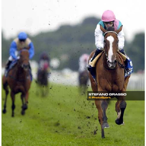 Quiff wins the group 1 Yorkshire Oaks pic bill Selwyn 18-8-04