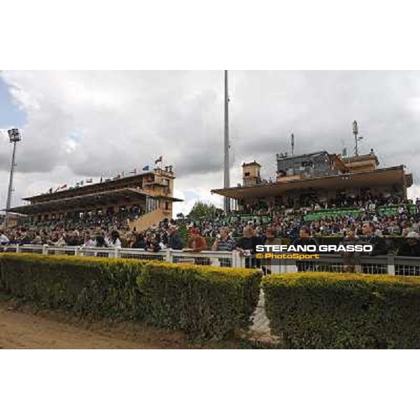 a view of the grandstands at the 127° Derby Italiano Rome, Capannelle racetrack, 8th may 2010 ph. Stefano Grasso