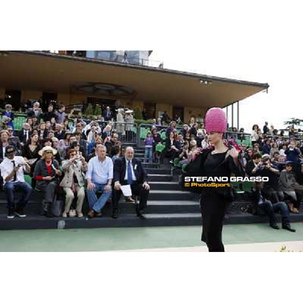 The fashion parade at the 127° Derby Italiano Rome, Capannelle racetrack, 8th may 2010 ph. Stefano Grasso