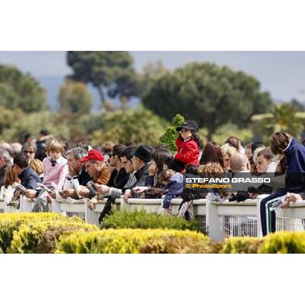 racegoers at the 127° Derby Italiano Rome, Capannelle racetrack, 8th may 2010 ph. Stefano Grasso