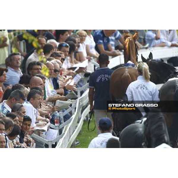 Horses and racegoers before the race Milan, San Siro racetrack - 27th june 2010 ph. Stefano Grasso