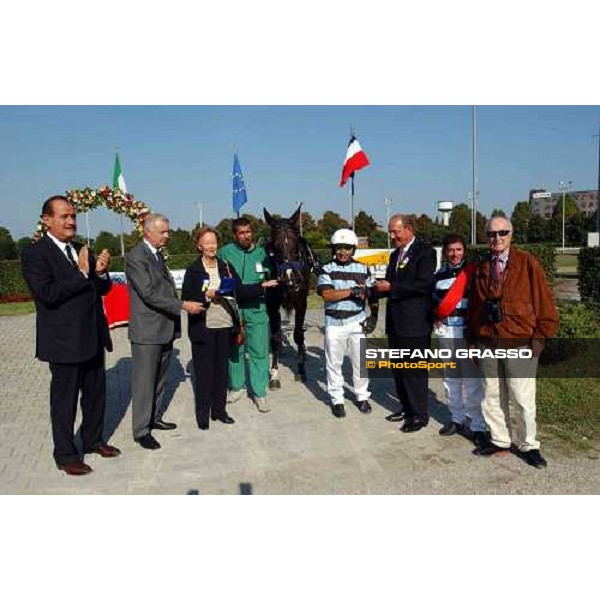 giving prize for Daurade and Settimio Mollo, winners of Gran Premio Continentale Filly Bologna, 19th september 2004 ph. Stefano Grasso