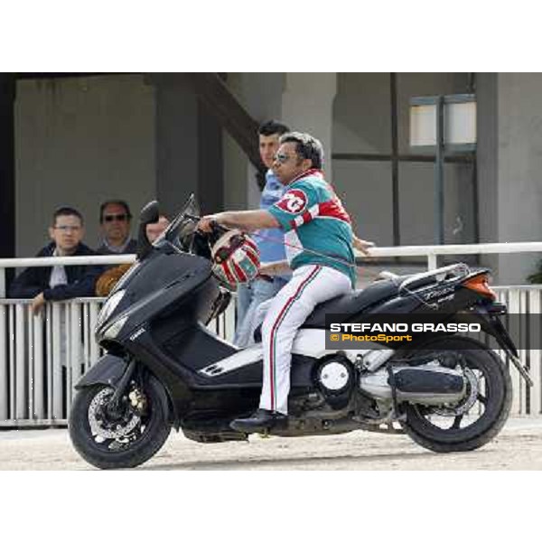 Pietro Gubellini returns home after winning the Premio Veneto Milan- San Siro racetrack, 25th april 2011 ph.Stefano Grasso