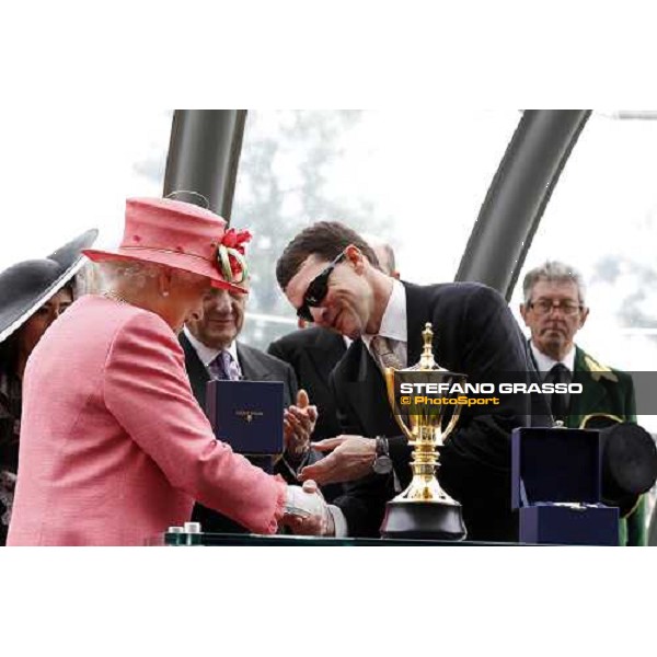 The Queen during the prize giving ceremony of the Gold Cup Ascot - Royal Ascot - Third Day, 16th june 14 2011 ph.Stefano Grasso - www.stefanograsso.com