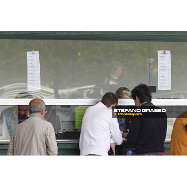 Racegoers at San Siro Milano - San Siro racecourse, 30th sept.2012 ph.Stefano Grasso