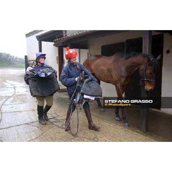 Trudie and Jo after morning works at Purton, Gloucesteshire 19th march 2005 Ph. Stefano Grasso