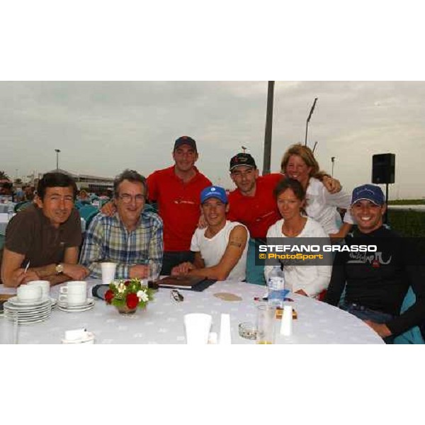 Frankie Dettori and the team of Prince Kirk Nad El Sheba, race track Dubai 24th march 2005 ph. Stefano Grasso