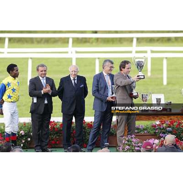 The prize giving ceremony for Novellist\'s winning connection of the Gran Premio del Jockey Club Milan - San Siro racecourse, 21st oct.2012 ph.Stefano Grasso