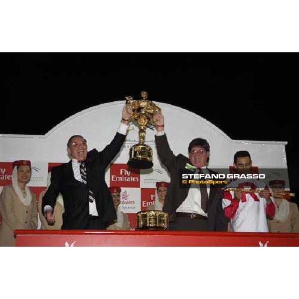 Ken Ramsey and his son, owners of Roses in May stands the trophy of Dubai World Cup 2005 Nad El Sheba- Dubai, 26th march 2005 ph. Stefano Grasso