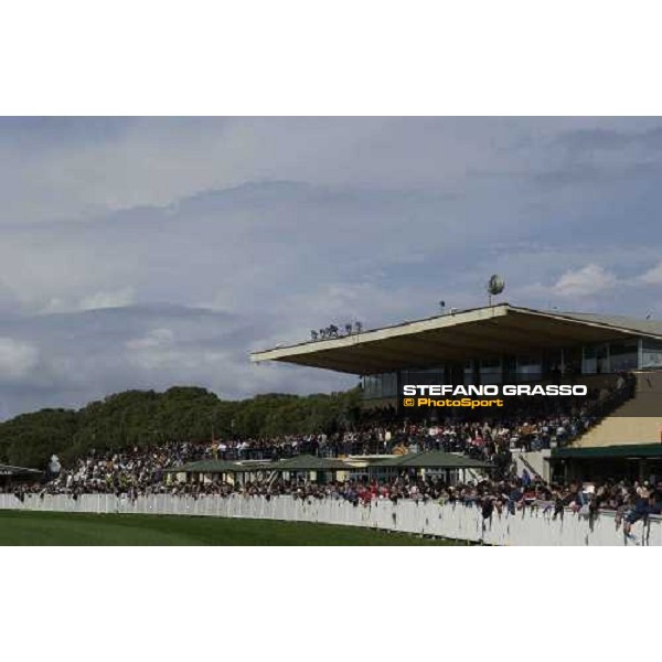 the grand stand of the 115¡ Premio Pisa Sis with over 7000 racegoers San Rossore racetrack Pisa, 28th march 2005 ph. Stefano Grasso