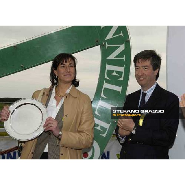 giving prize of Premio Parioli Priscilla Balzarini and Claudio Cornini, President of AAA bank Rome Capannelle, 24th april 2005 ph. Stefano Grasso