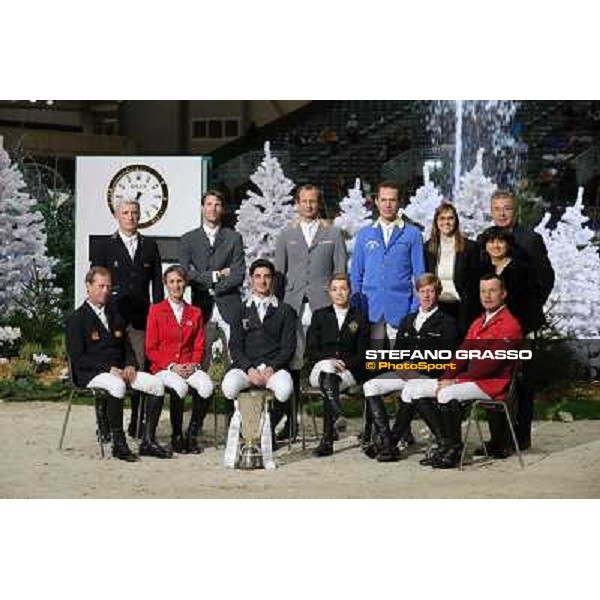 Group photo for the Top 10 riders with Alban Poudret and Eleonora Ottaviani Top 10 Rolex IJRC Geneve,7th dec.2012 ph.IJRC/StefanoGrasso