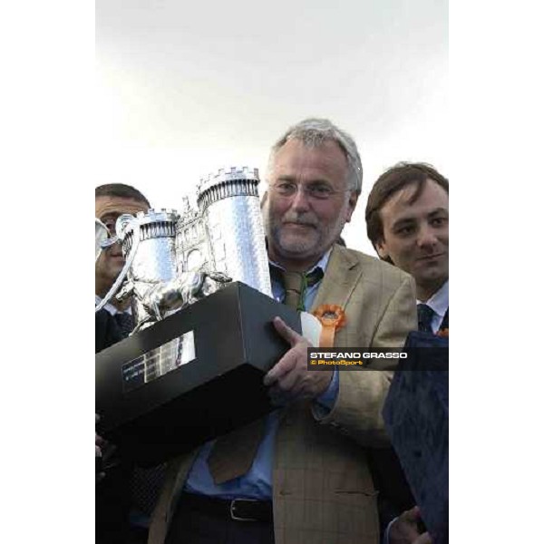 the owner of Digger Crown with the Trofeo Maschio Angioino Napoli, 8th may 2005 ph. Stefano Grasso