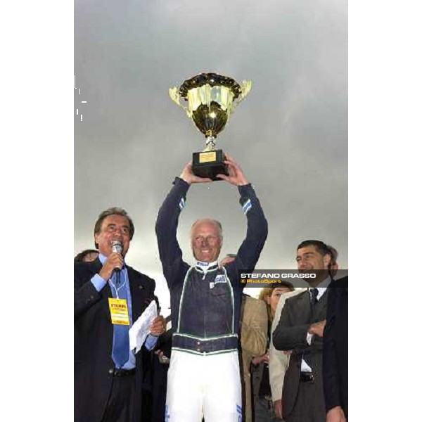 Stig Johansson stands the Gold Cup of Unire Napoli, 8th may 2005 ph. Stefano Grasso