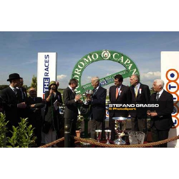 giving prize of the Gran Premio Presidente della Repubblica - Ambassador Puri Purini gives the trophy to the owner of Altieri Rome Capannelle, 15th may 2005 ph. Stefano Grasso