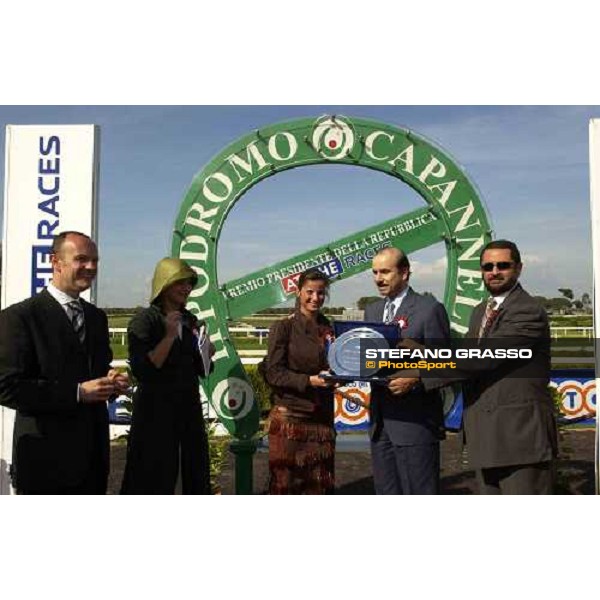 giving prize of Premio Jebel Ali racecourse Rome Capannelle 15th may 2005 ph. Stefano Grasso