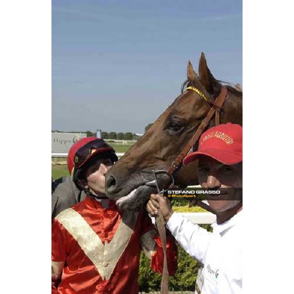Paolo Aragoni kisses St Paul House winner of Premio Tudini at Rome Capannelle Derby Day Rome, 22th may 2005 ph. Stefano Grasso