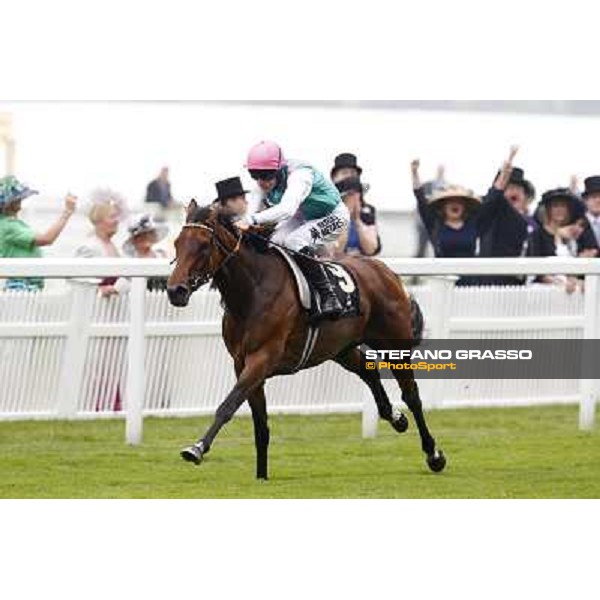 Tom Quealy wins the Ribblesdale Stakes Ascot, Royal Ascot 20th june 2013 ph.Stefano Grasso