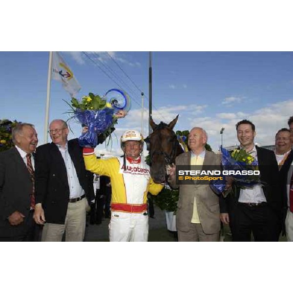 giving prize for Per Oleg Midtfjeld with Steinlager, winner of Elitloppet Statoil 2005, andf his connection Stockholm, Solvalla 29th may 2005 ph. Stefano Grasso