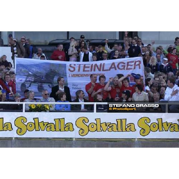 supporters of Steinlager, winner of Elitloppet Statoil 2005 Stockholm, Solvalla 29th may 2005 ph. Stefano Grasso