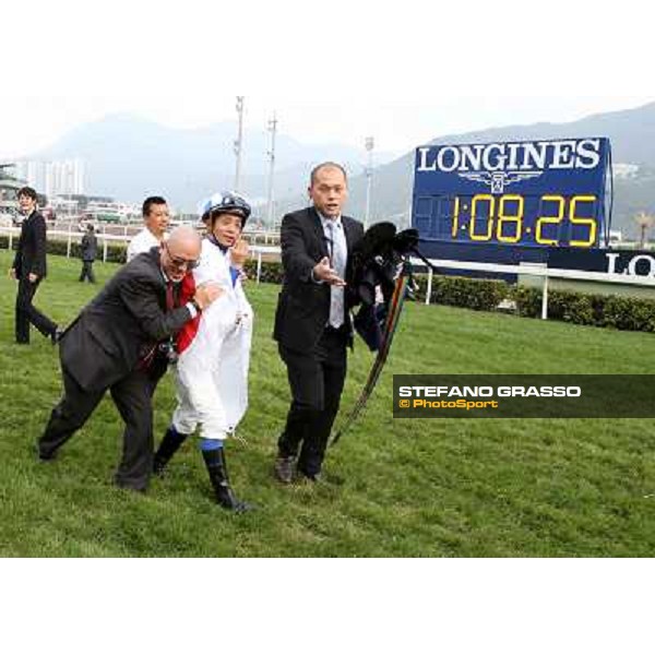 Yasunari Iwata and Lord Kanaloa win the Longines Hong Kong Sprint Hong Kong-Sha Tin racecourse,8th dec.2013 ph.Stefano Grasso/Longines
