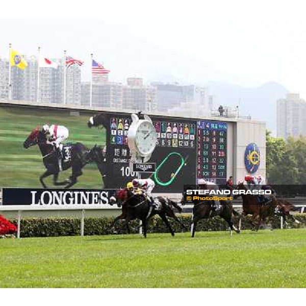 Zac Purton and Dominant win the Longines Hong Kong Vase Hong Kong-Sha Tin racecourse,8th dec.2013 ph.Stefano Grasso/Longines