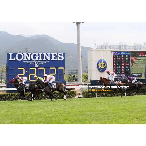 Zac Purton and Dominant win the Longines Hong Kong Vase Hong Kong-Sha Tin racecourse,8th dec.2013 ph.Stefano Grasso/Longines